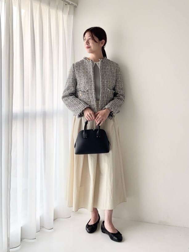 ジャケットを着た女性