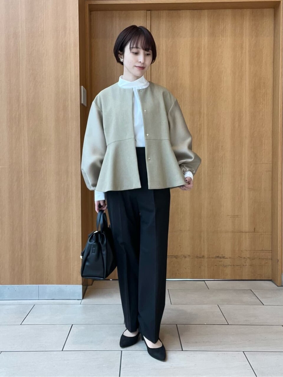 ジャケットを着た女性