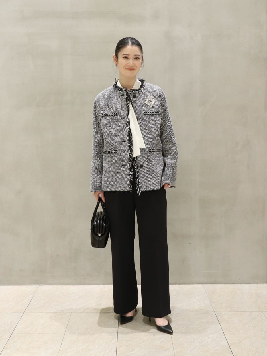 ジャケットを着た女性