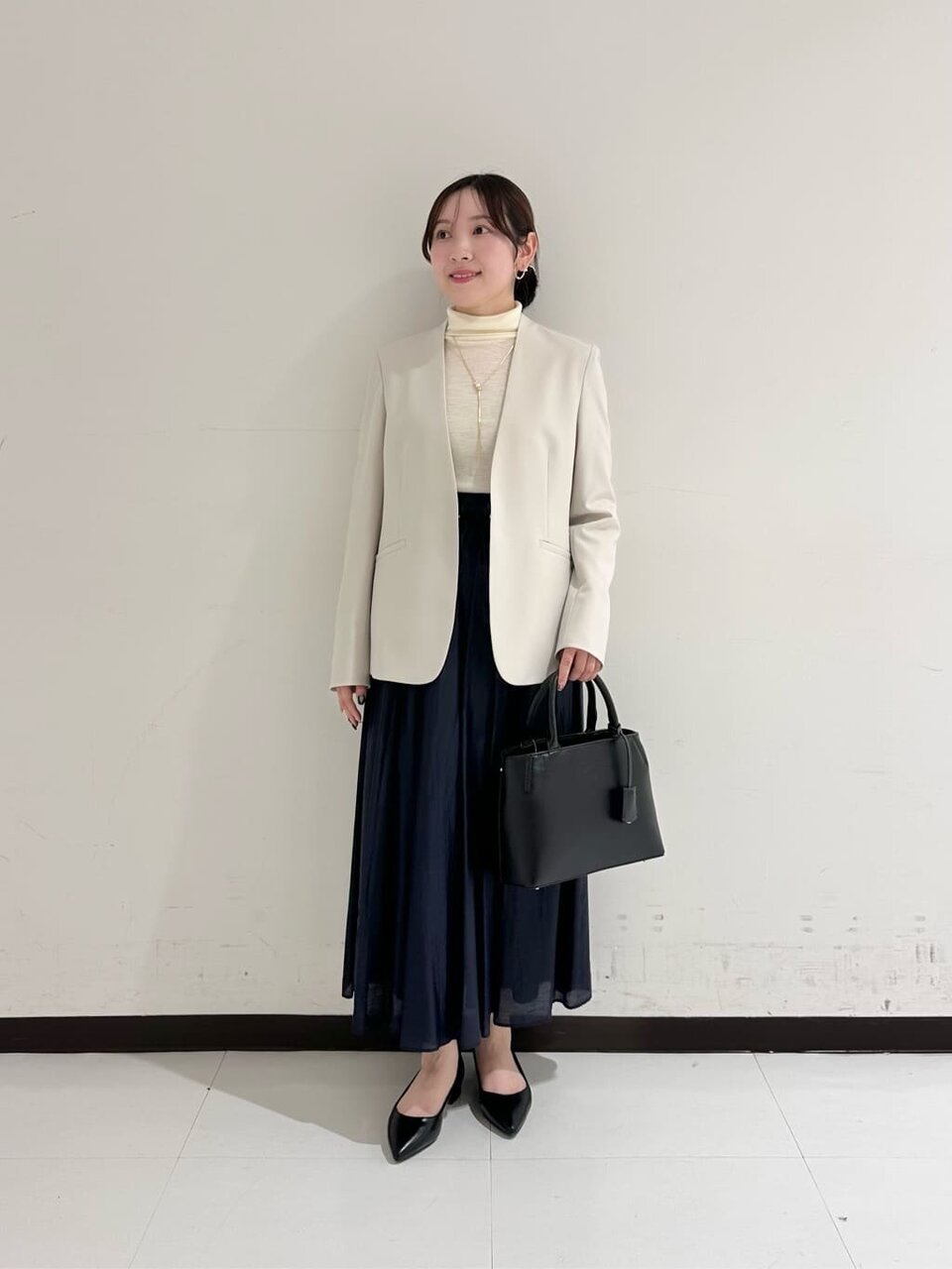 ジャケットを着た女性