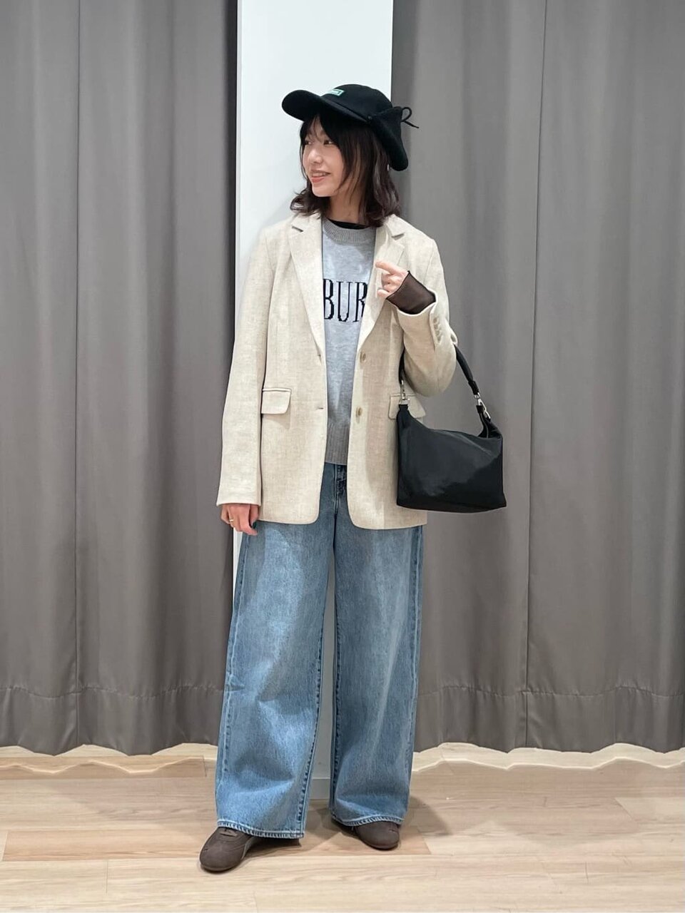 ジャケットを着た女性