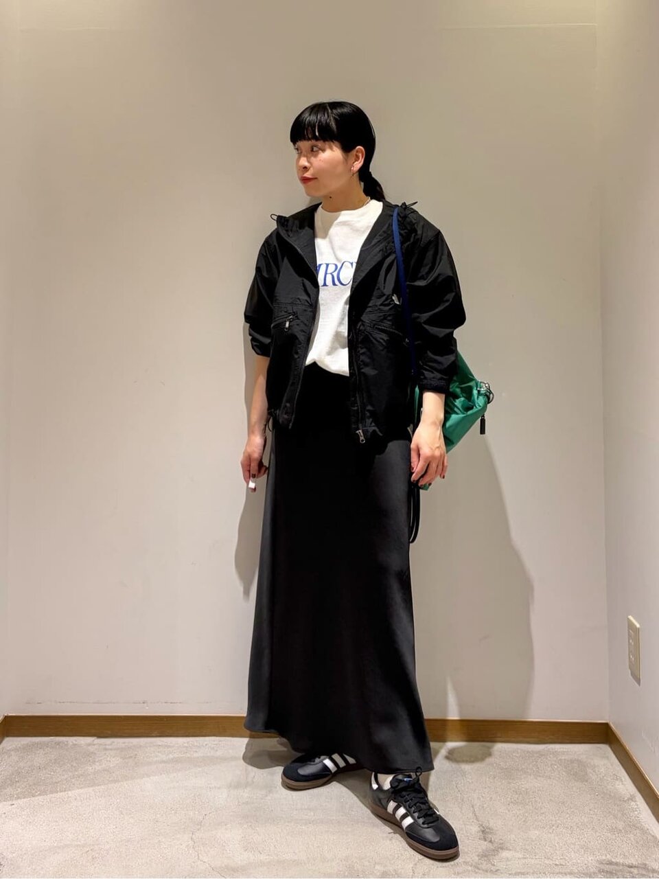 シェルジャケット×マーメイドスカートのコーデ