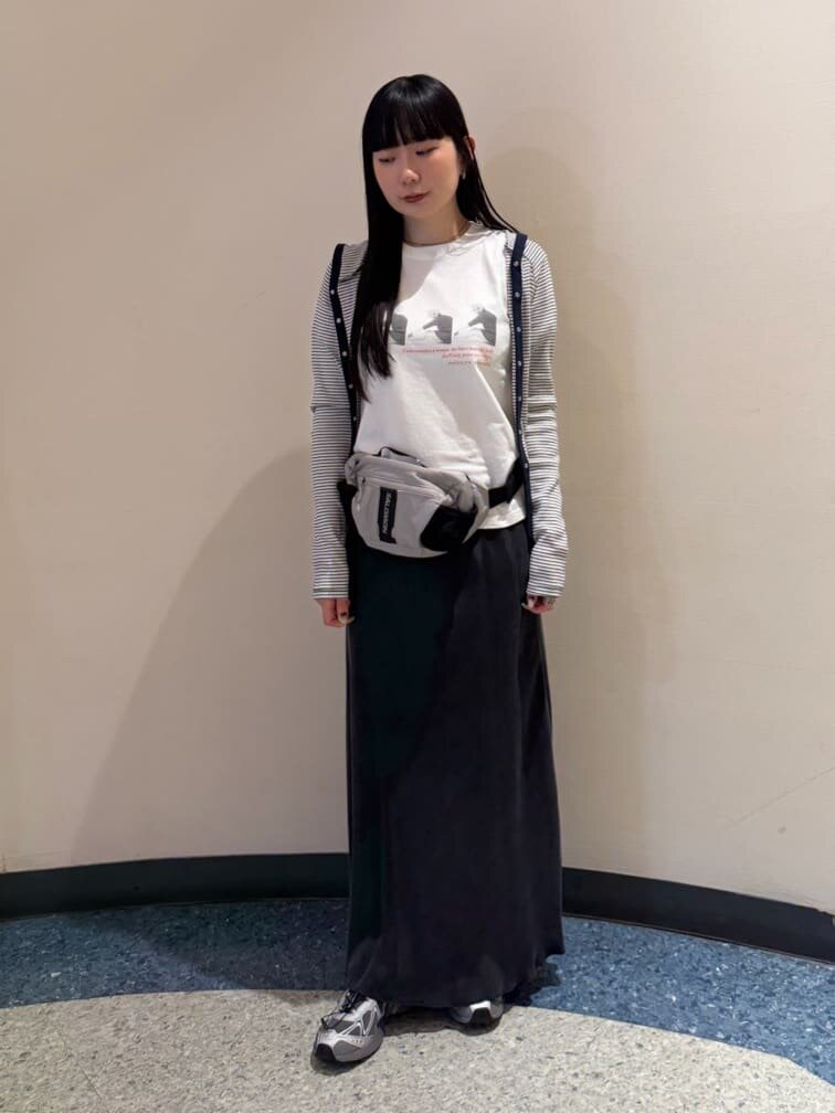 フードトップス×マーメイドスカートのコーデ
