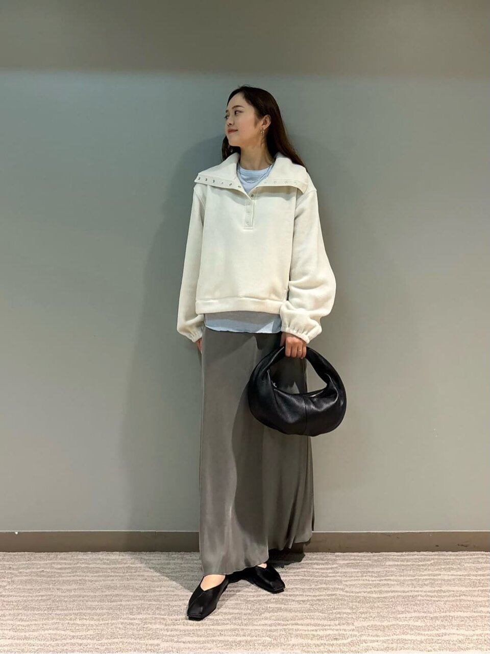 フリースプルオーバー×マーメイドスカートのコーデ