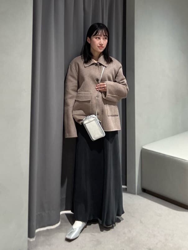 ショートコート×マーメイドスカートのコーデ
