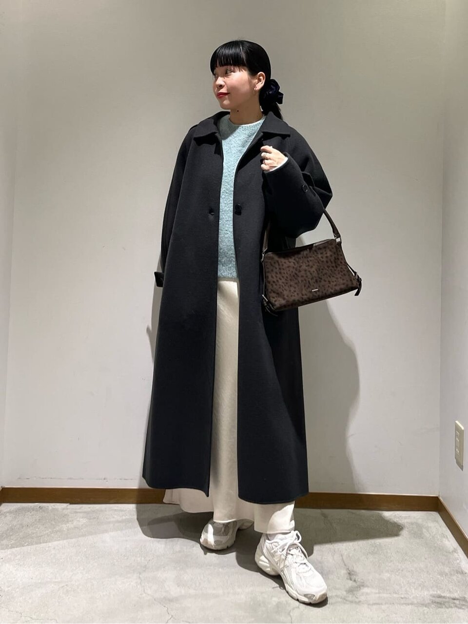 ステンカラーコート×マーメイドスカートのコーデ