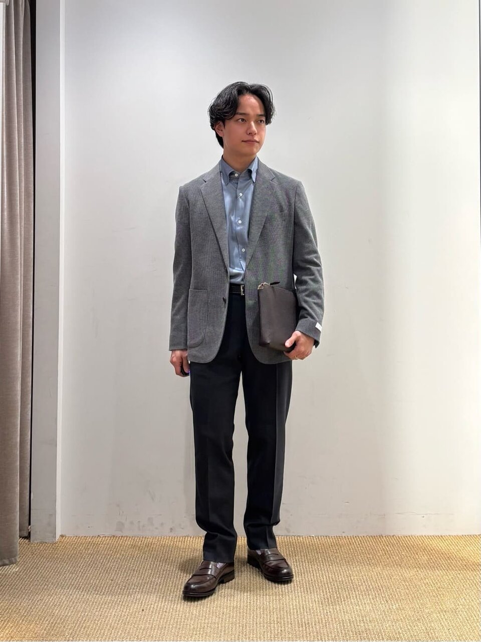 爽やかなシャツを着た男性