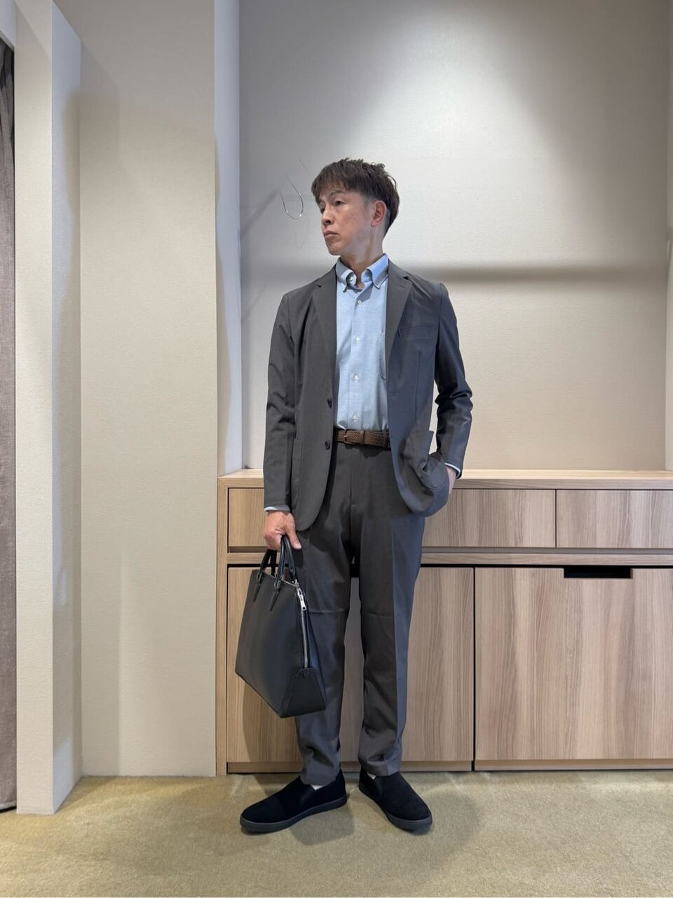 ジャケパンスタイルの男性
