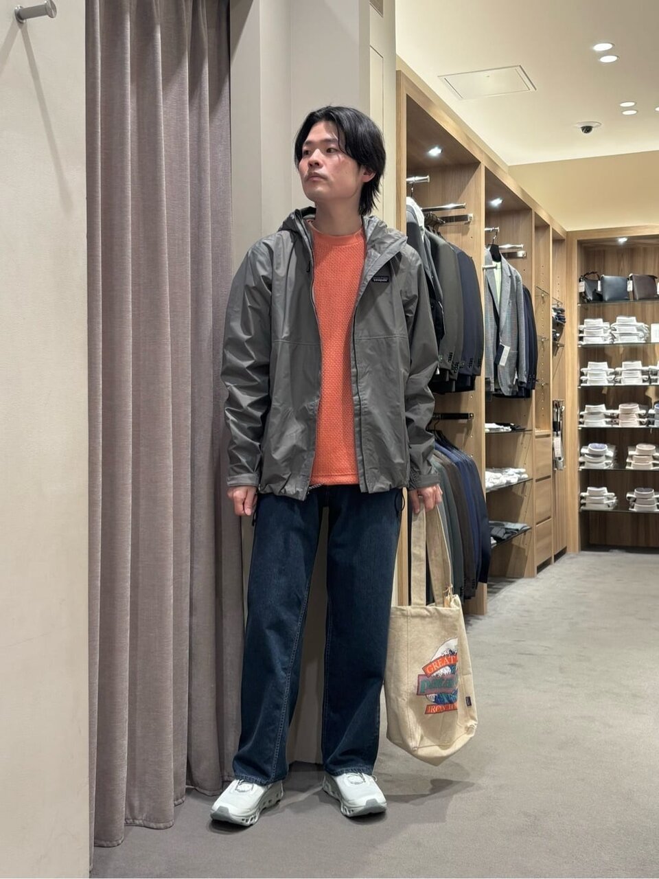 カットソー×マウンテンパーカー