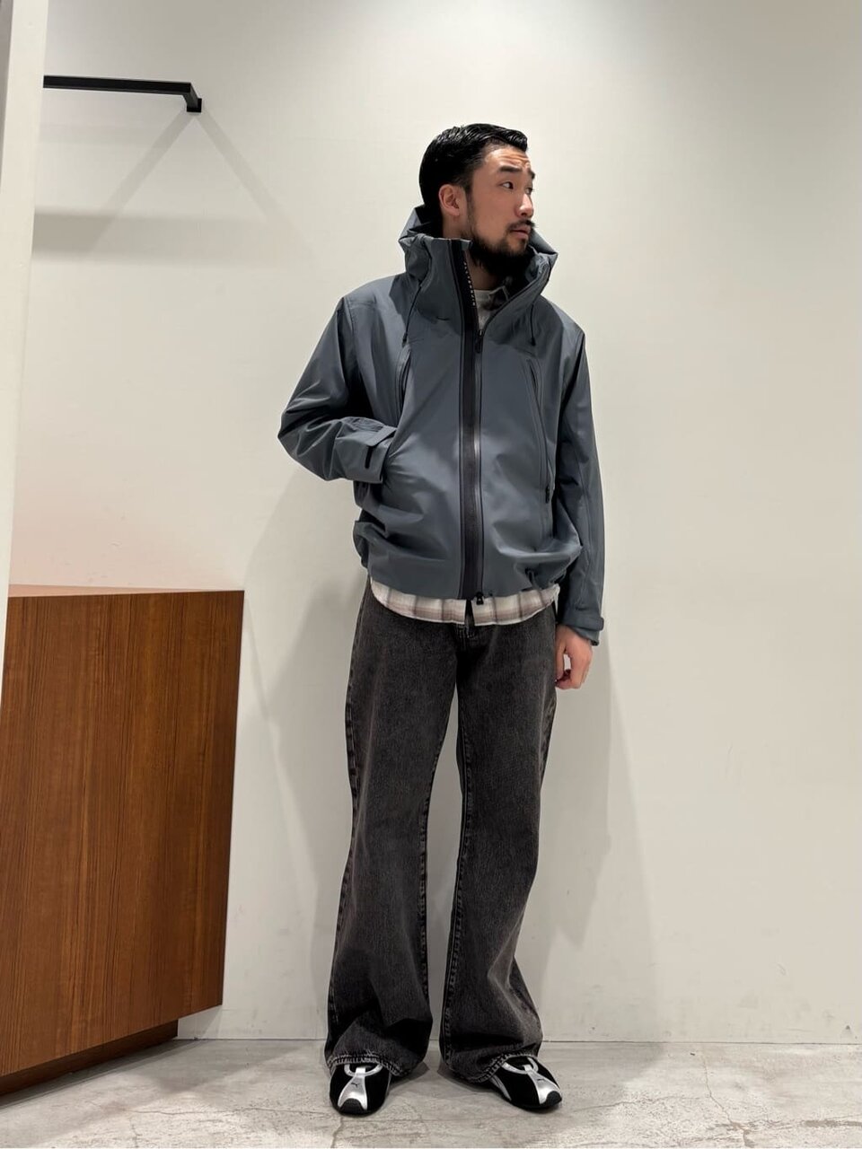 チェック柄シャツ×マウンテンパーカー