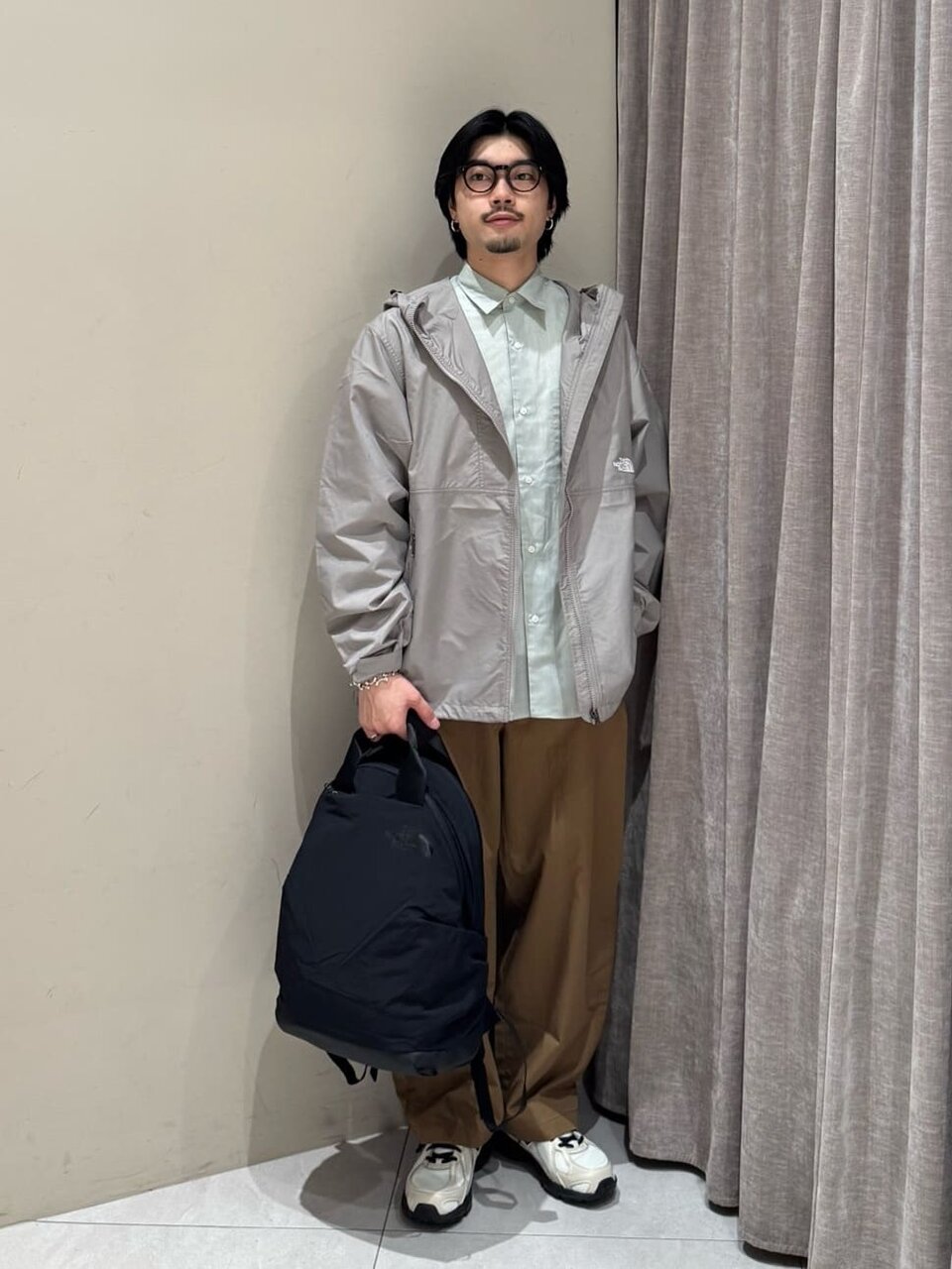 シャツ×マウンテンパーカー