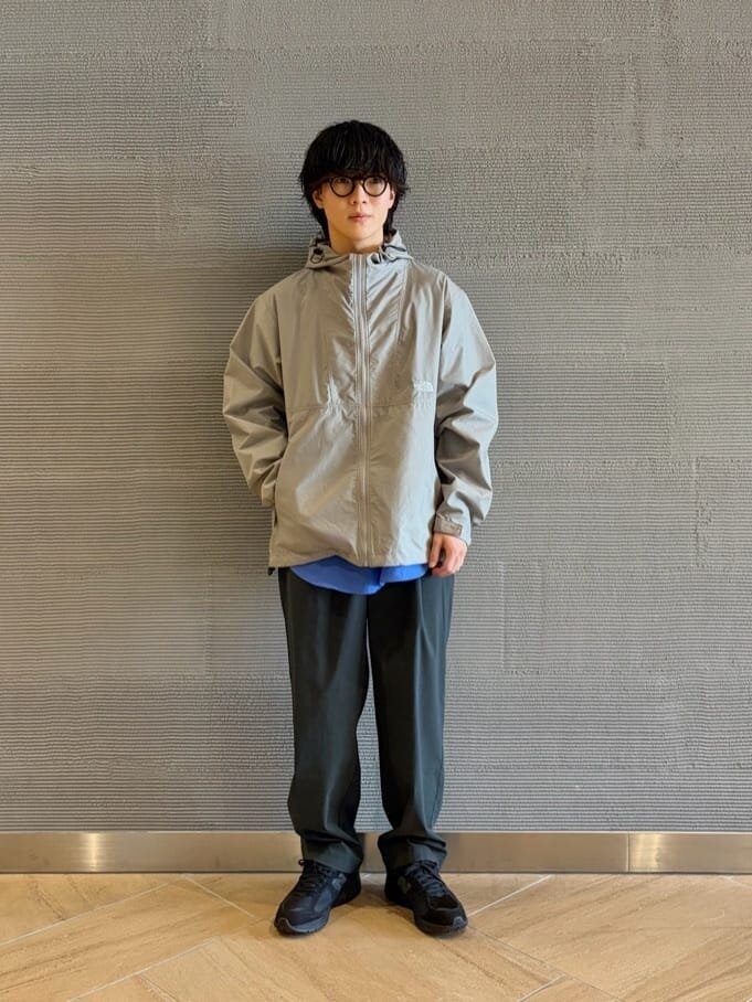 シャツ×マウンテンパーカー