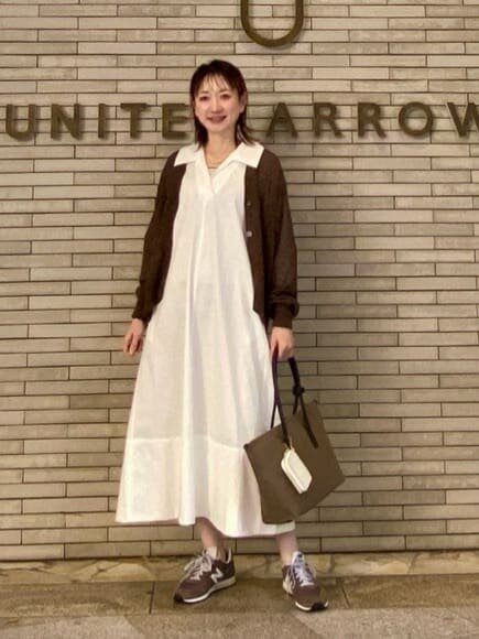 シャツワンピースとカーディガンの春コーデ