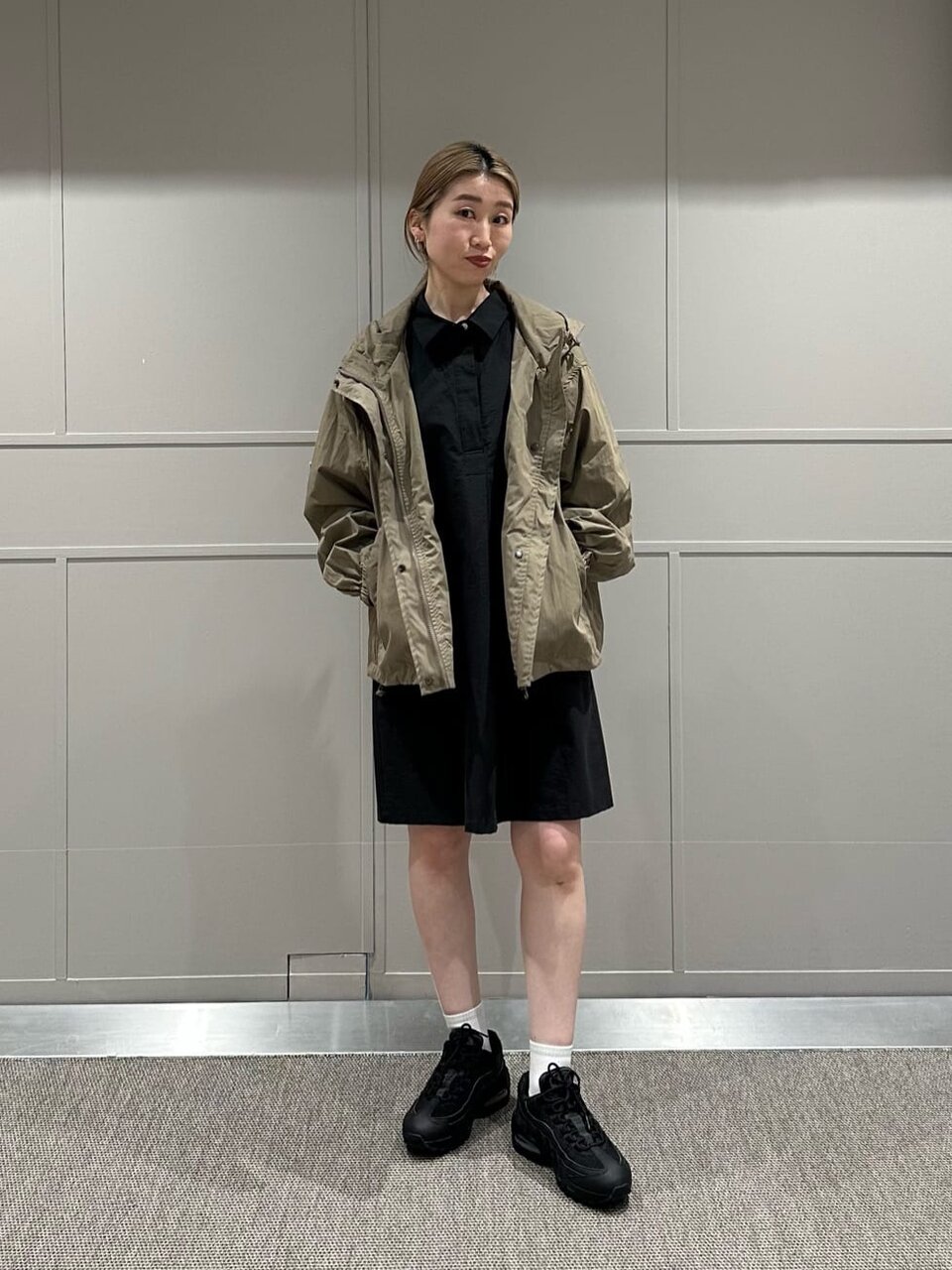 シャツワンピースとブルゾンの春コーデ