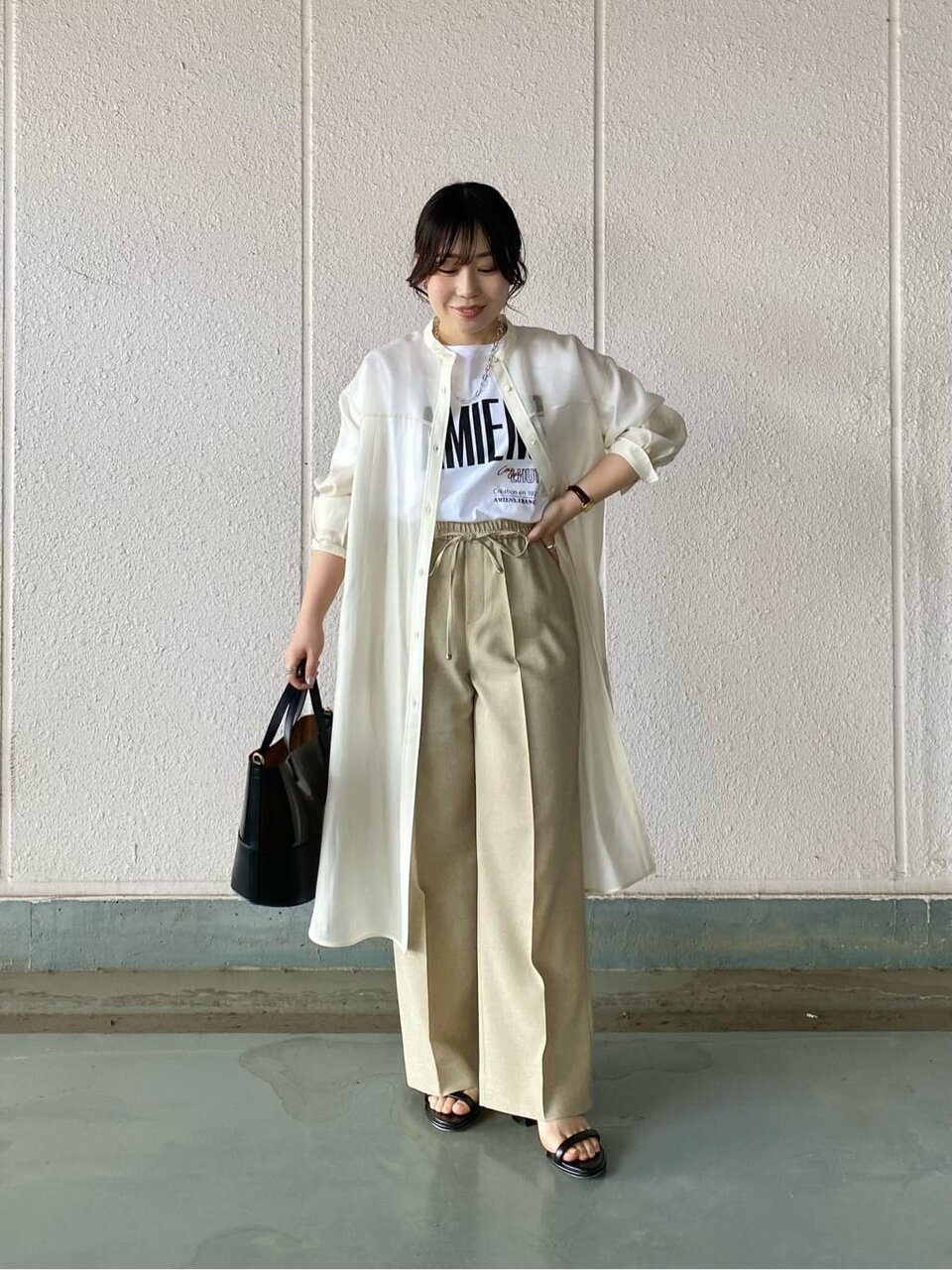 シャツワンピースとフレアパンツの夏コーデ