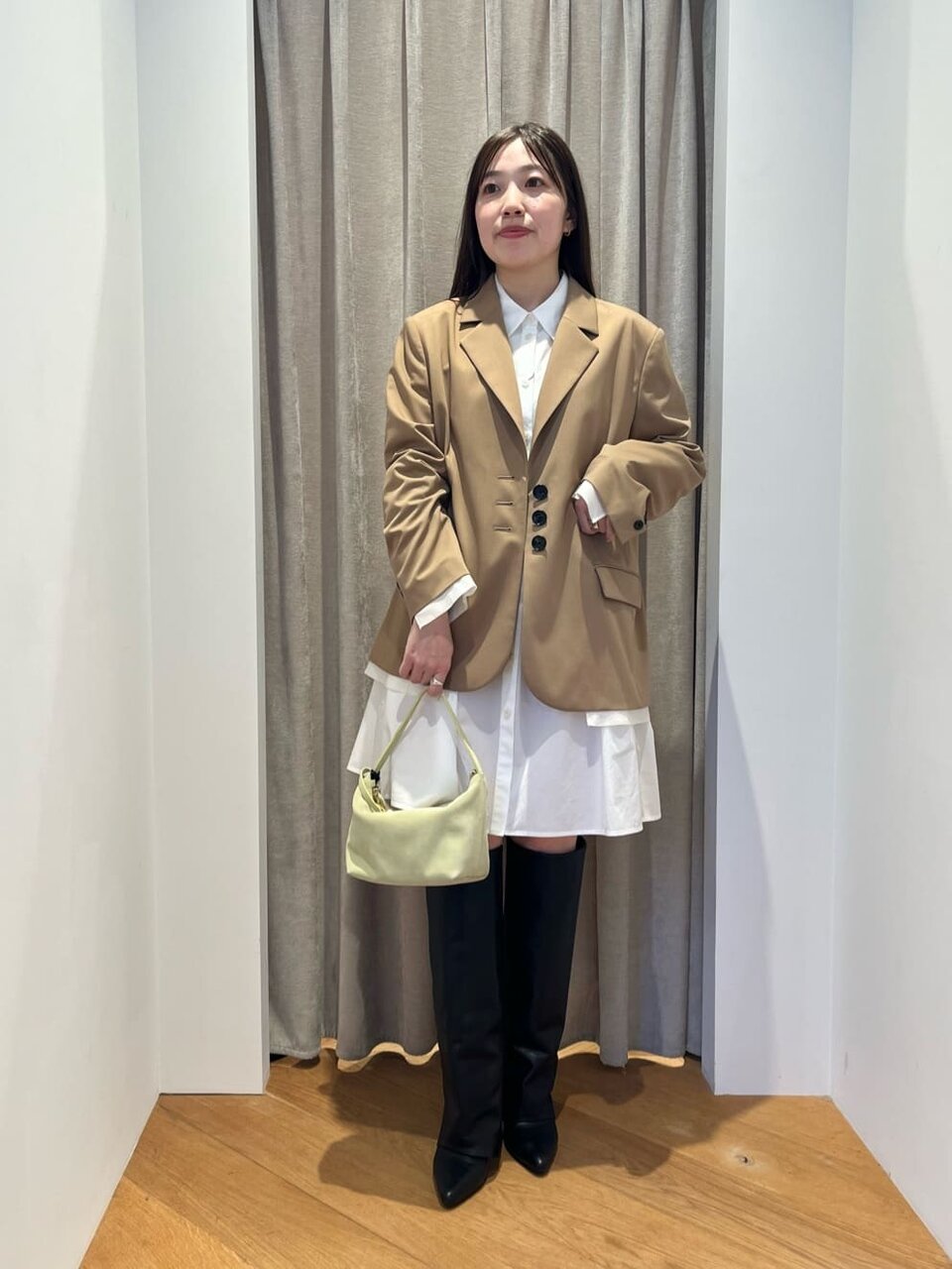 シャツワンピースとテーラードジャケットの秋コーデ