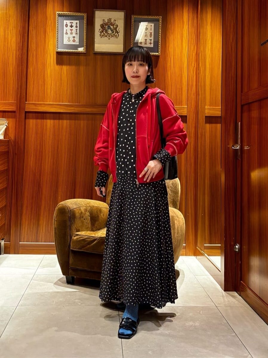 シャツワンピースとパーカーの秋コーデ