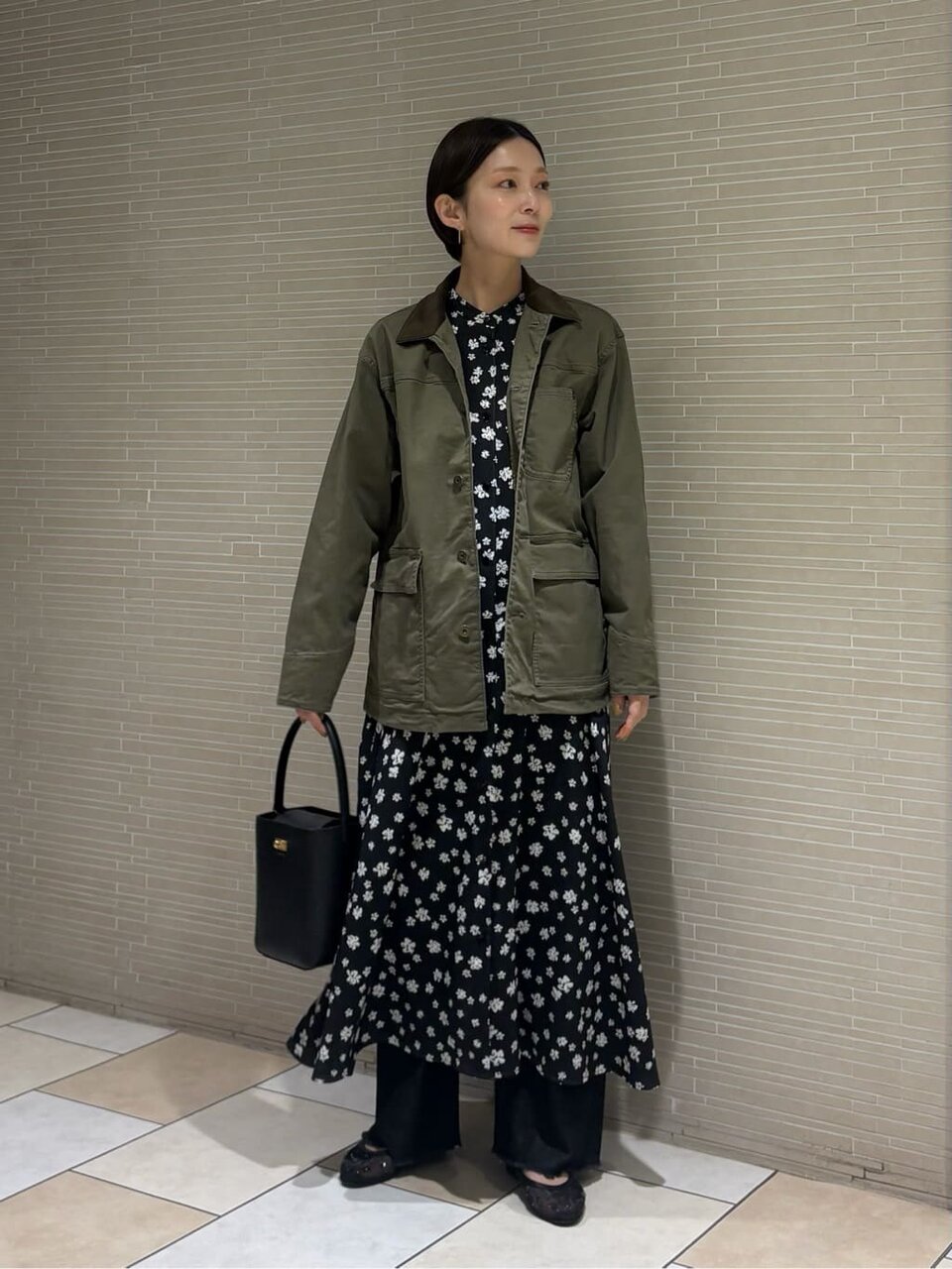 シャツワンピースとジャケットの秋コーデ