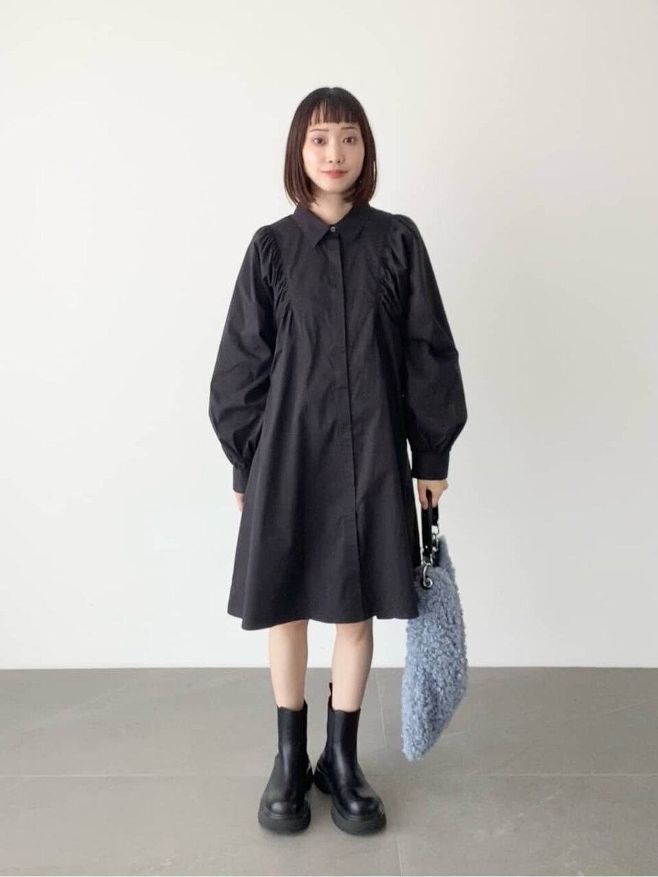 シャツワンピースとブーツの冬コーデ