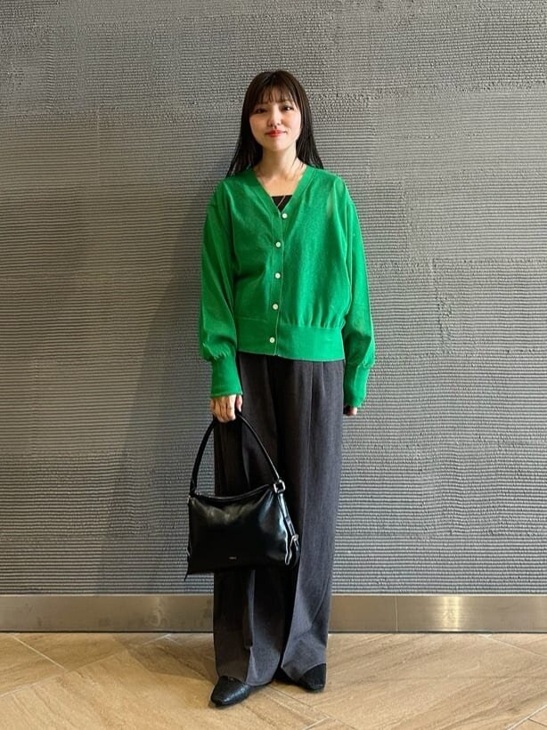 カーディガンとワイドパンツの最高気温26度コーデ