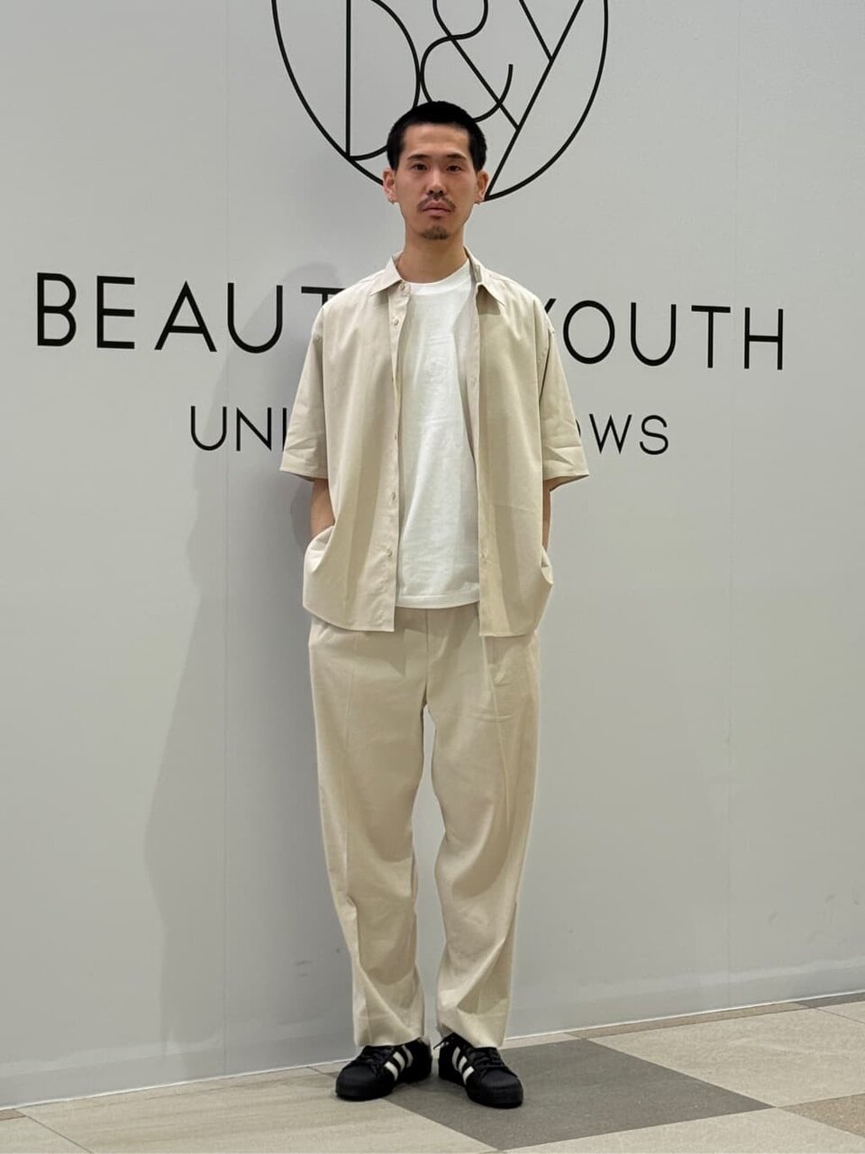 シャツ×スラックスのセットアップコーデ