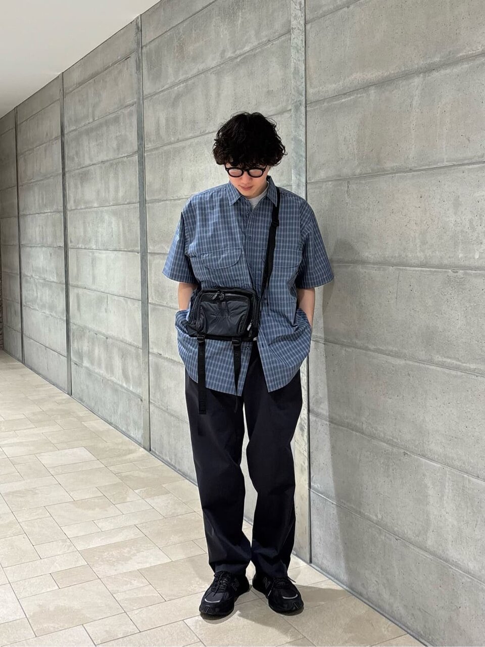 チェック柄のシャツ×ワイドパンツのコーデ
