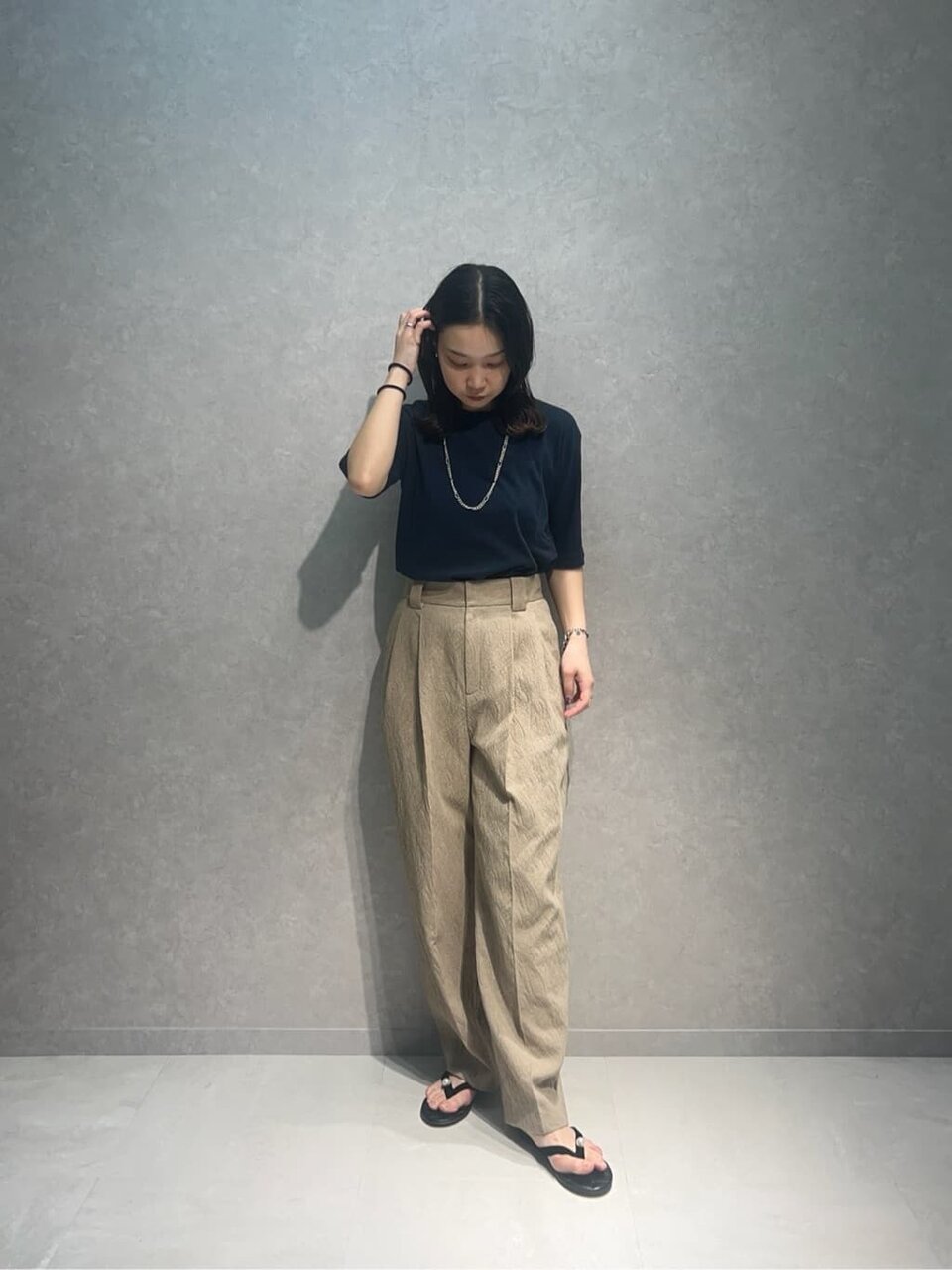 黒Tシャツのコーデ