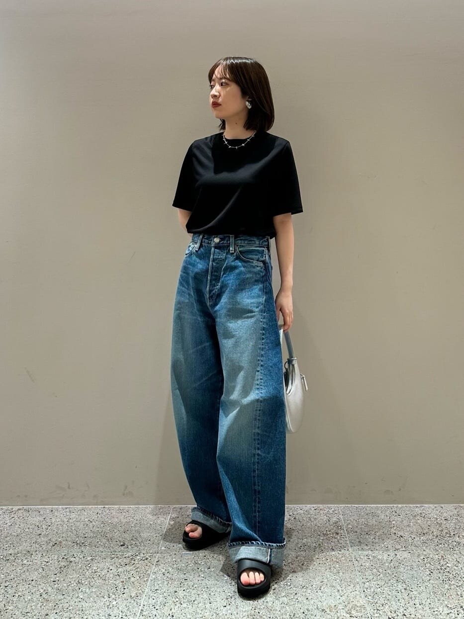 黒のTシャツコーデ