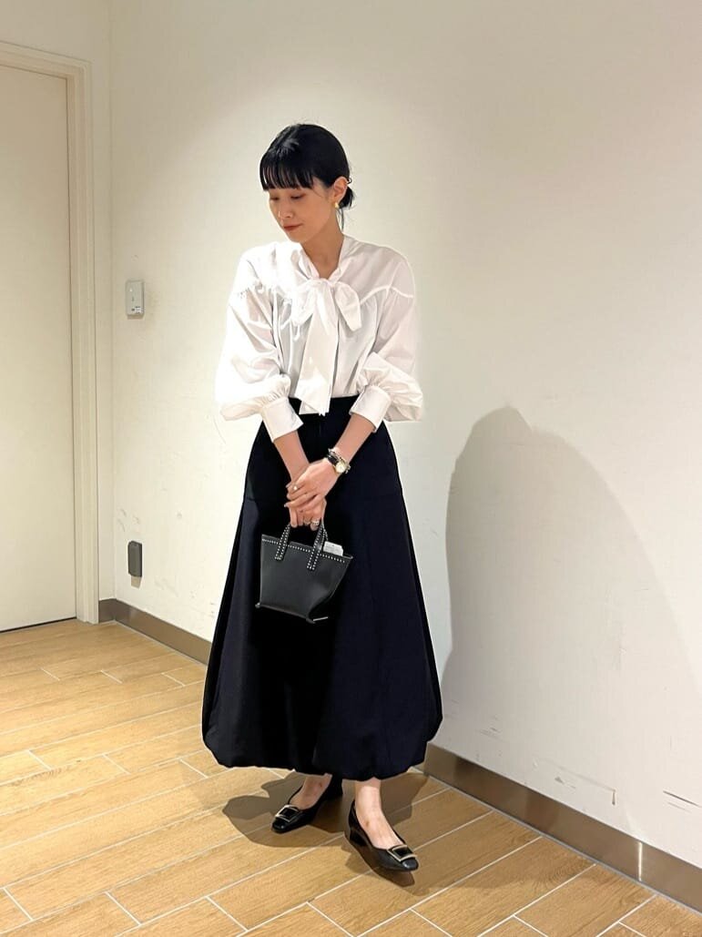 パンプスを履いた女性