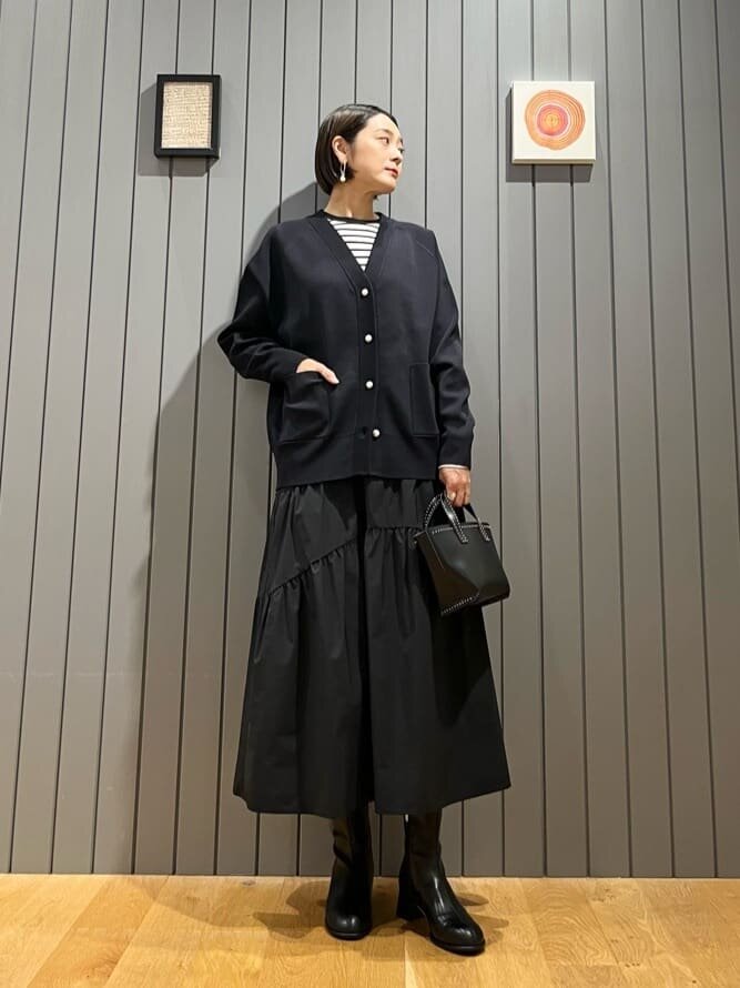 横を向いた女性