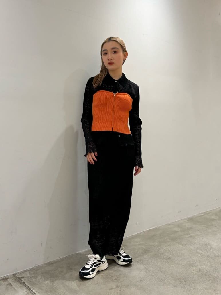 黒スカートとビスチェのコーデ