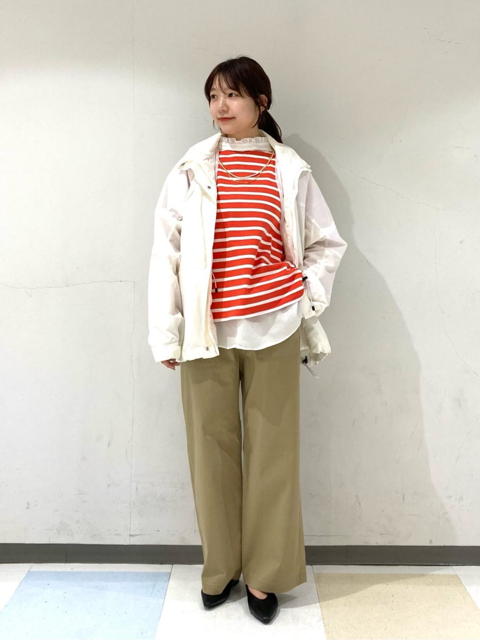 ボーダーを着た女性