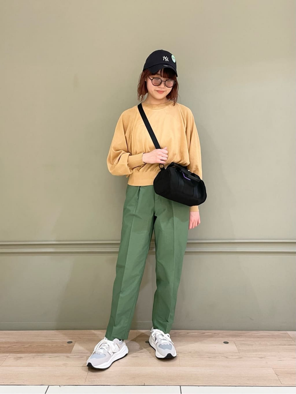 ニットを着た女性