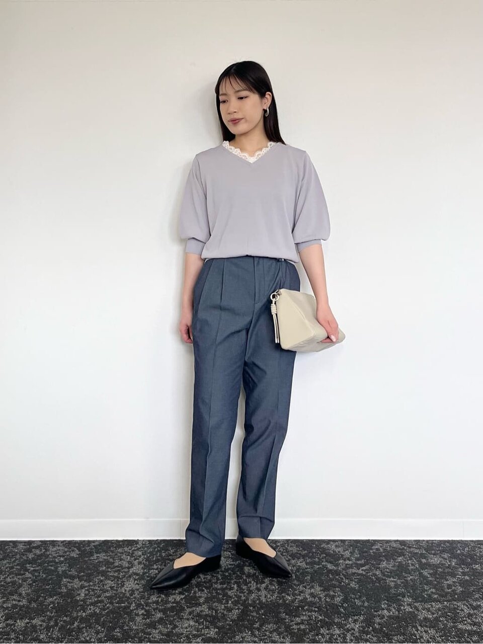 シルエットがきれいなスリムパンツ