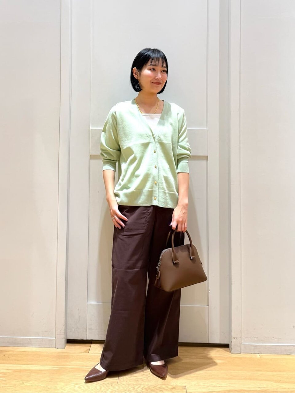 清涼感のあるシアーカーディガンのコーデ