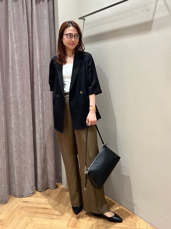 シアージャケット×ストレートパンツのコーデ