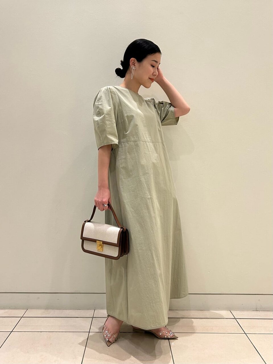ワンピースを着た女性