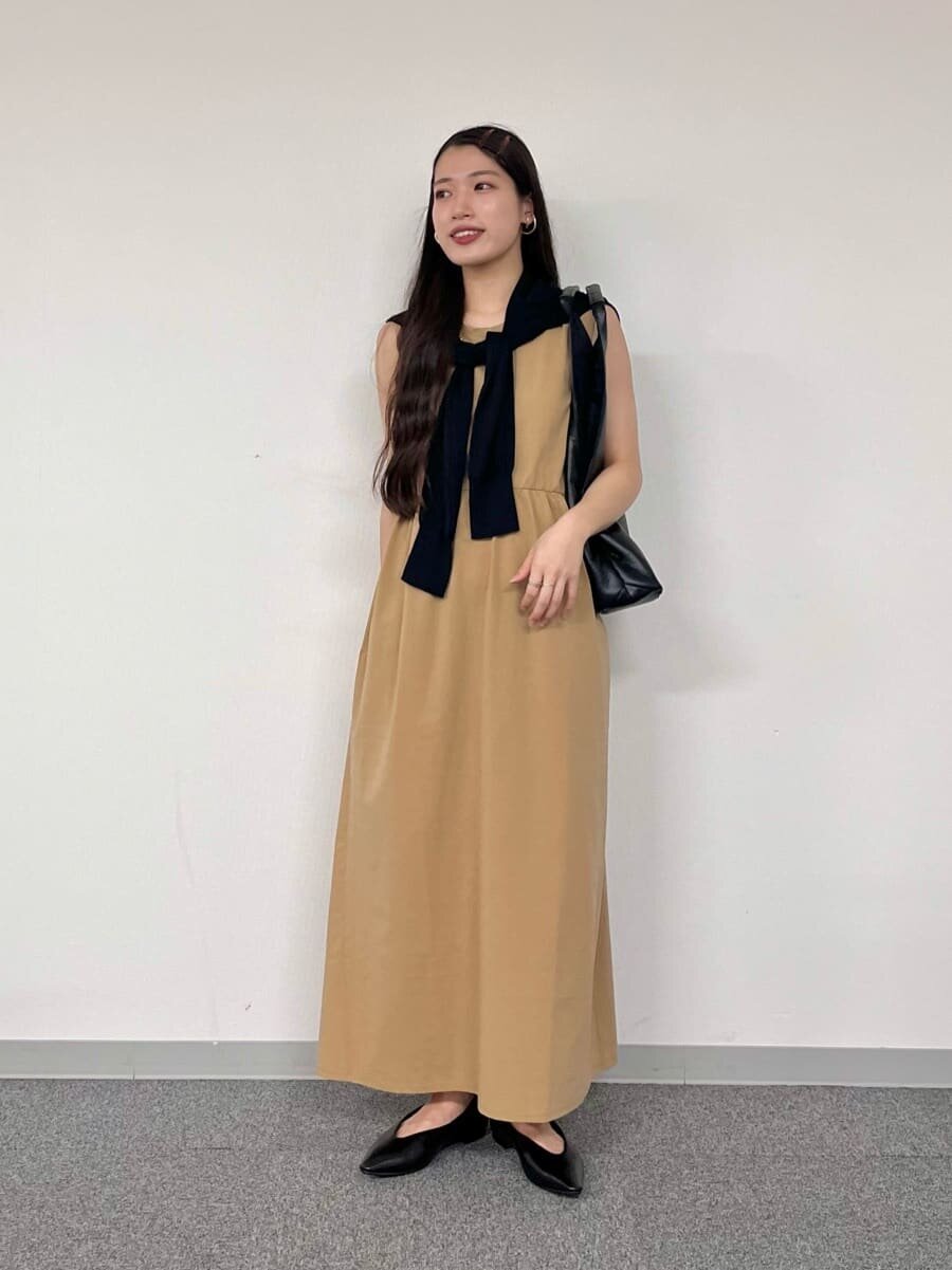 ワンピースを着た女性