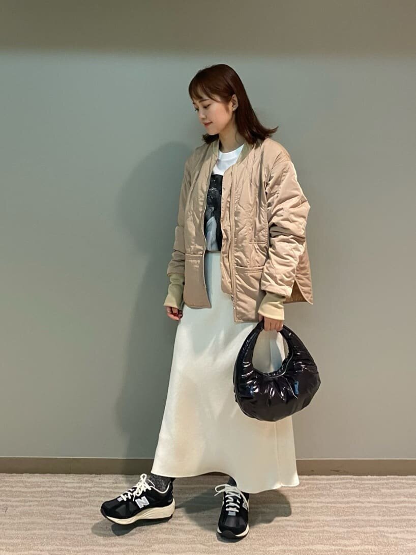 ブラウスを着た女性