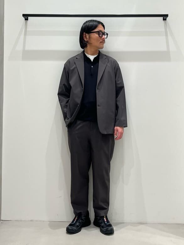セットアップジャケットを着た男性