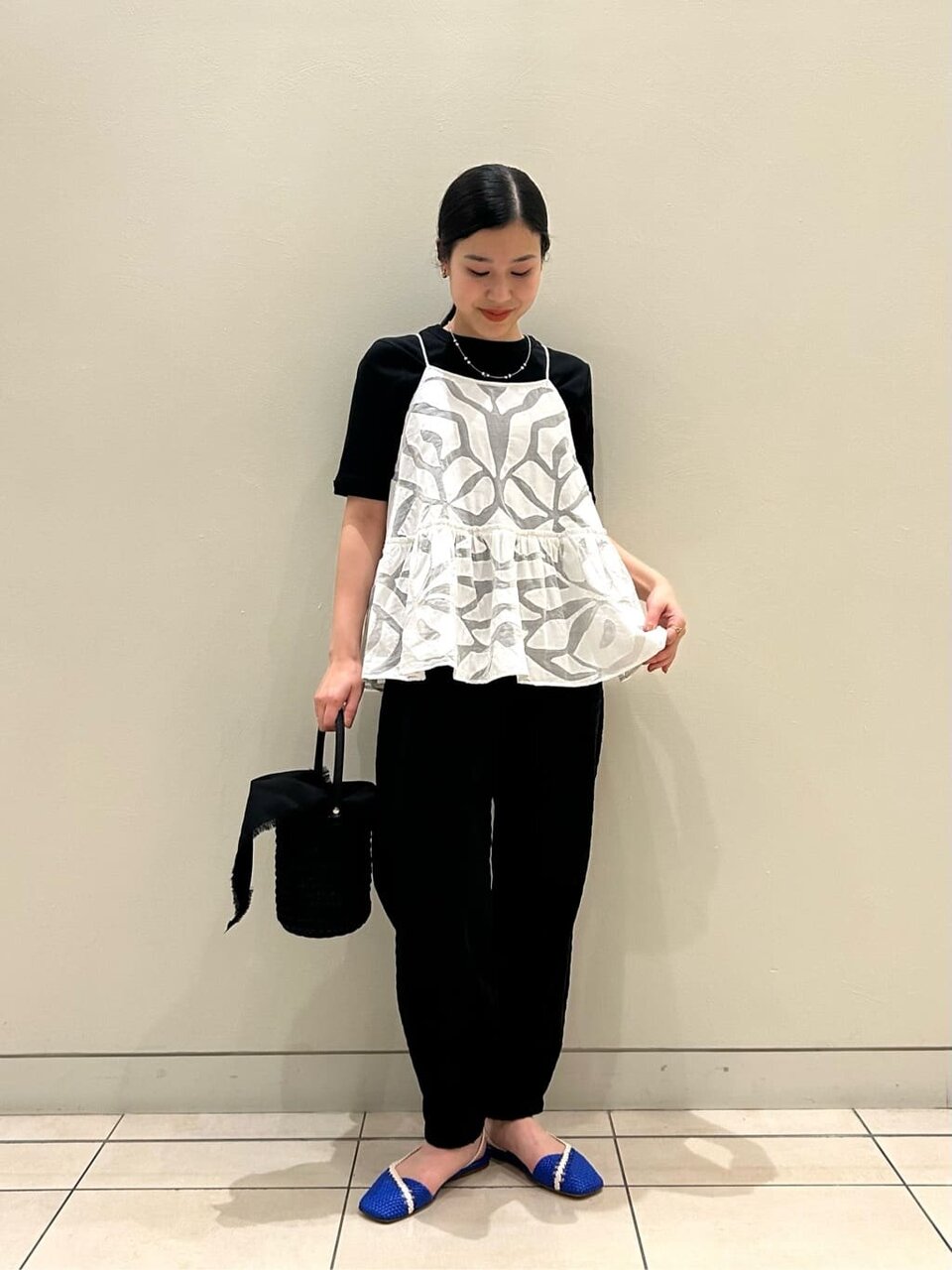 Tシャツとキャミソールを使った7月前半の服装