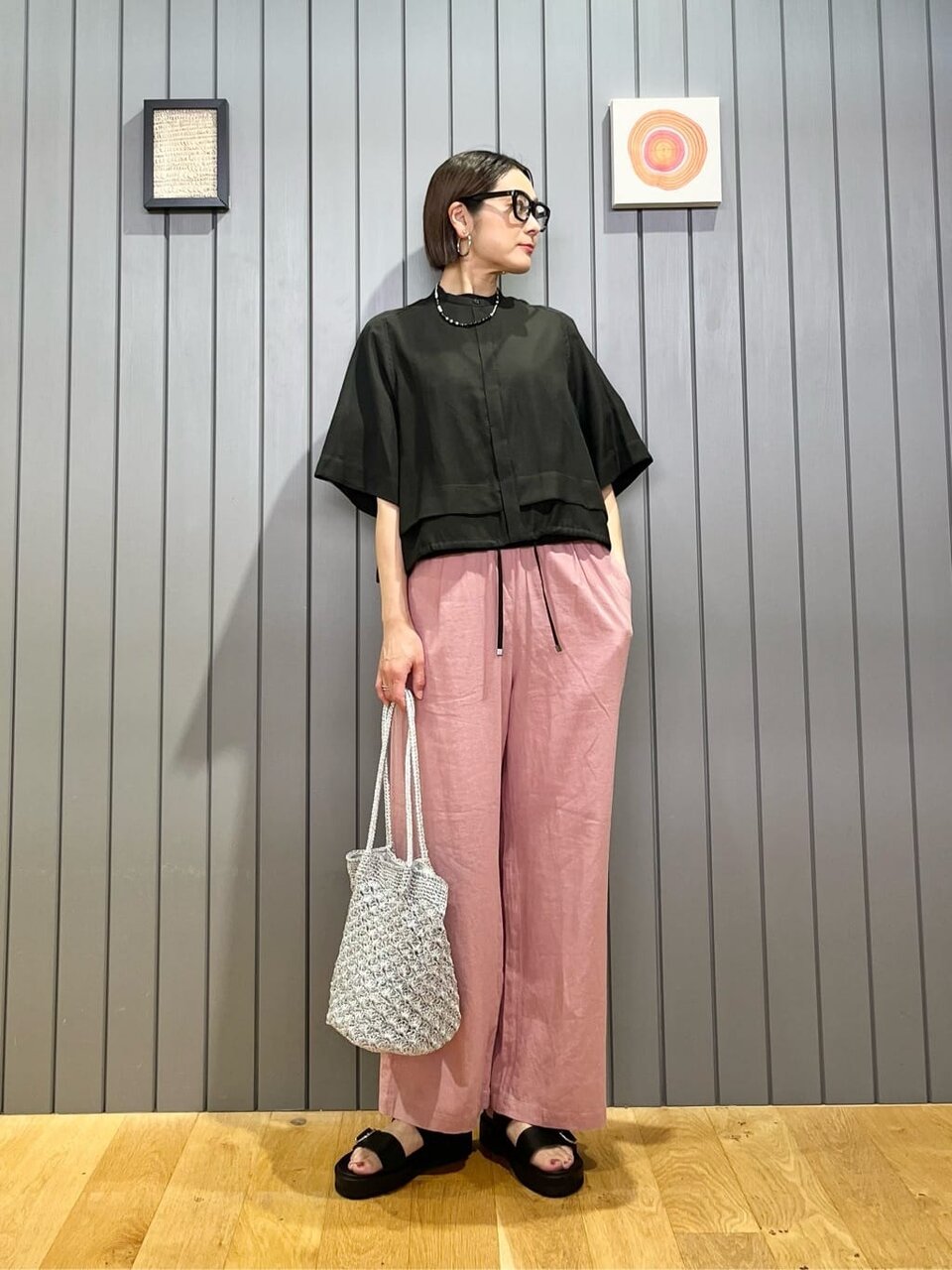 シアーシャツとワイドパンツを使った7月前半の服装