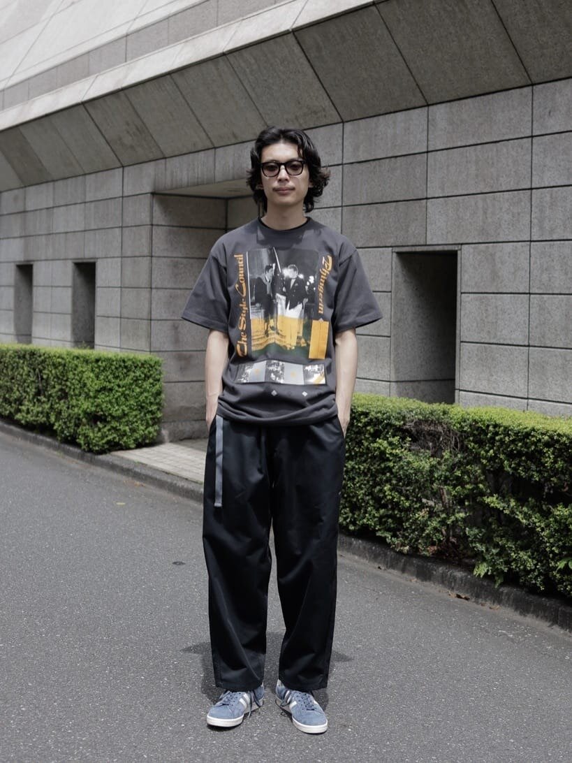 Tシャツ×イージーパンツのコーデ