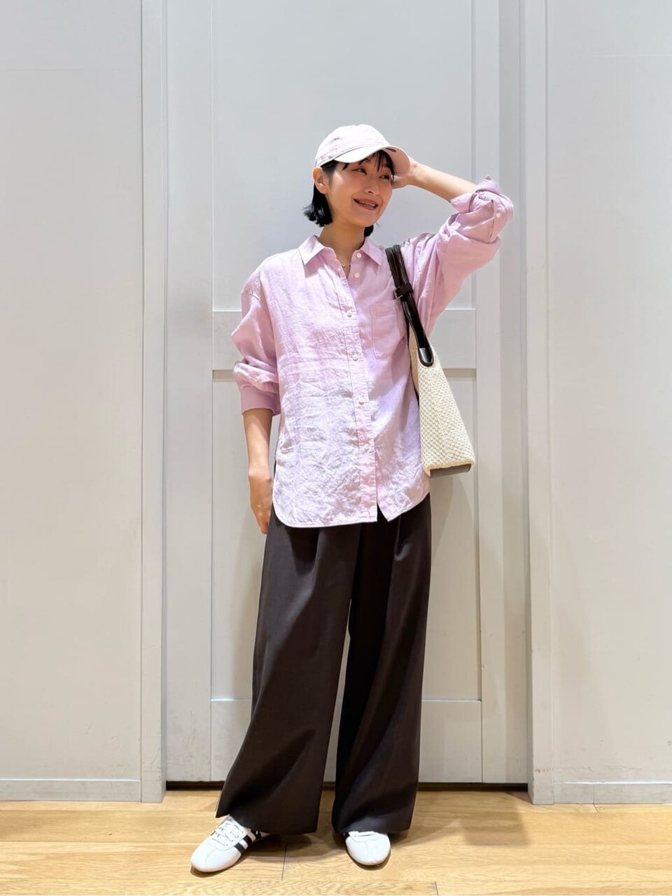 シャツを着た女性