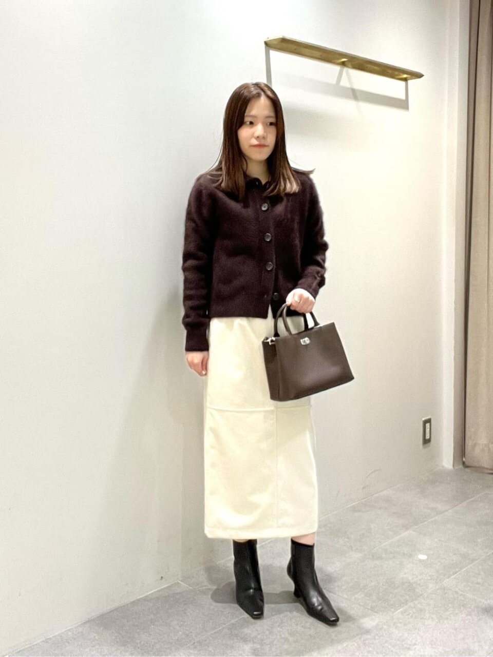 スカートをはいた女性