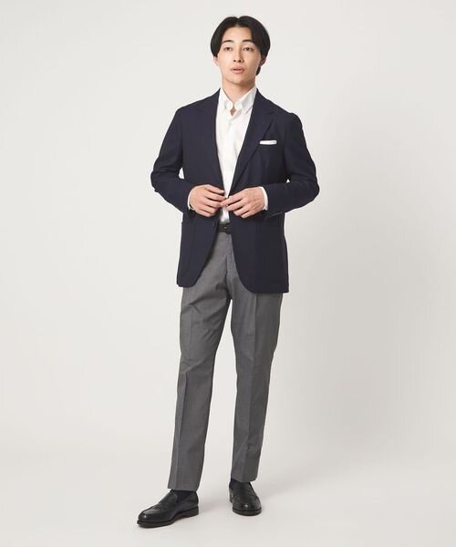 ジャケパンスタイルの男性