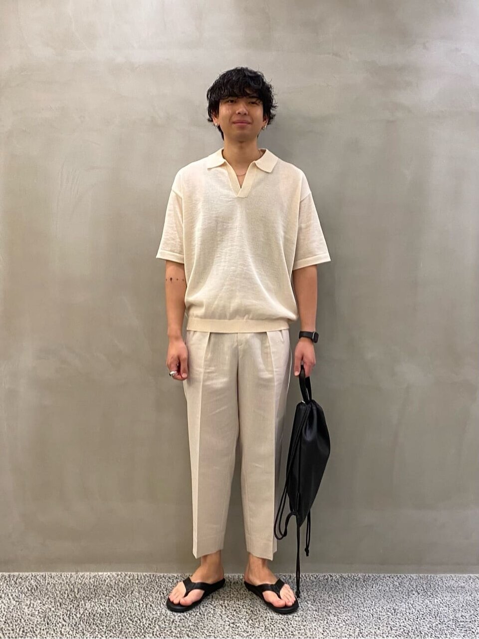 ポロニット×スラックスのコーデ