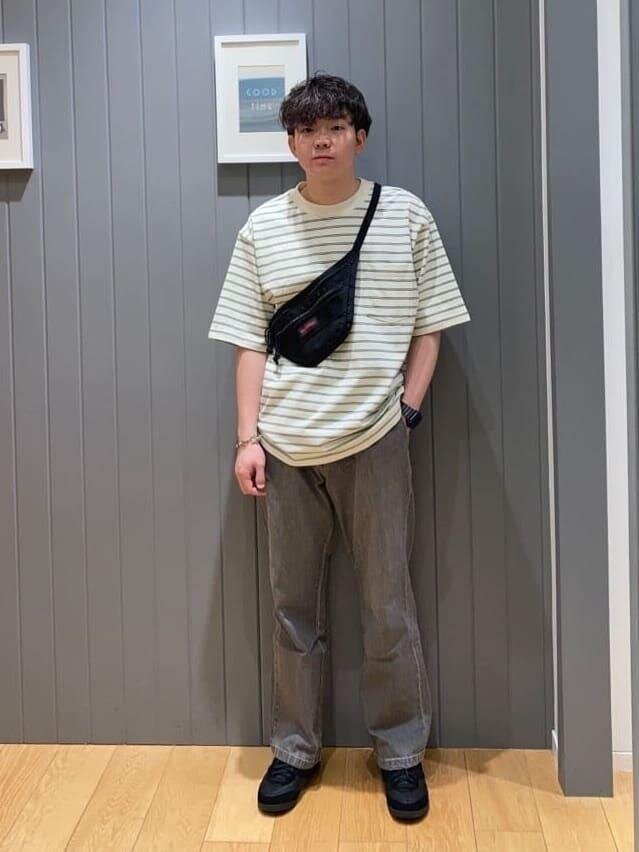 ボーダー柄のＴシャツ×デニムパンツのコーデ