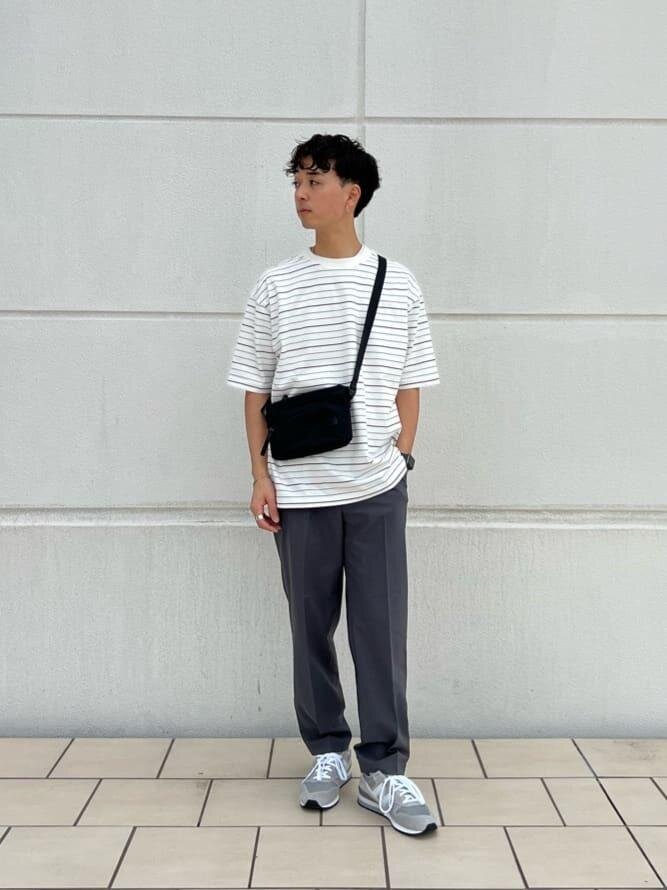 ボーダー柄のＴシャツ×イージーパンツのコーデ