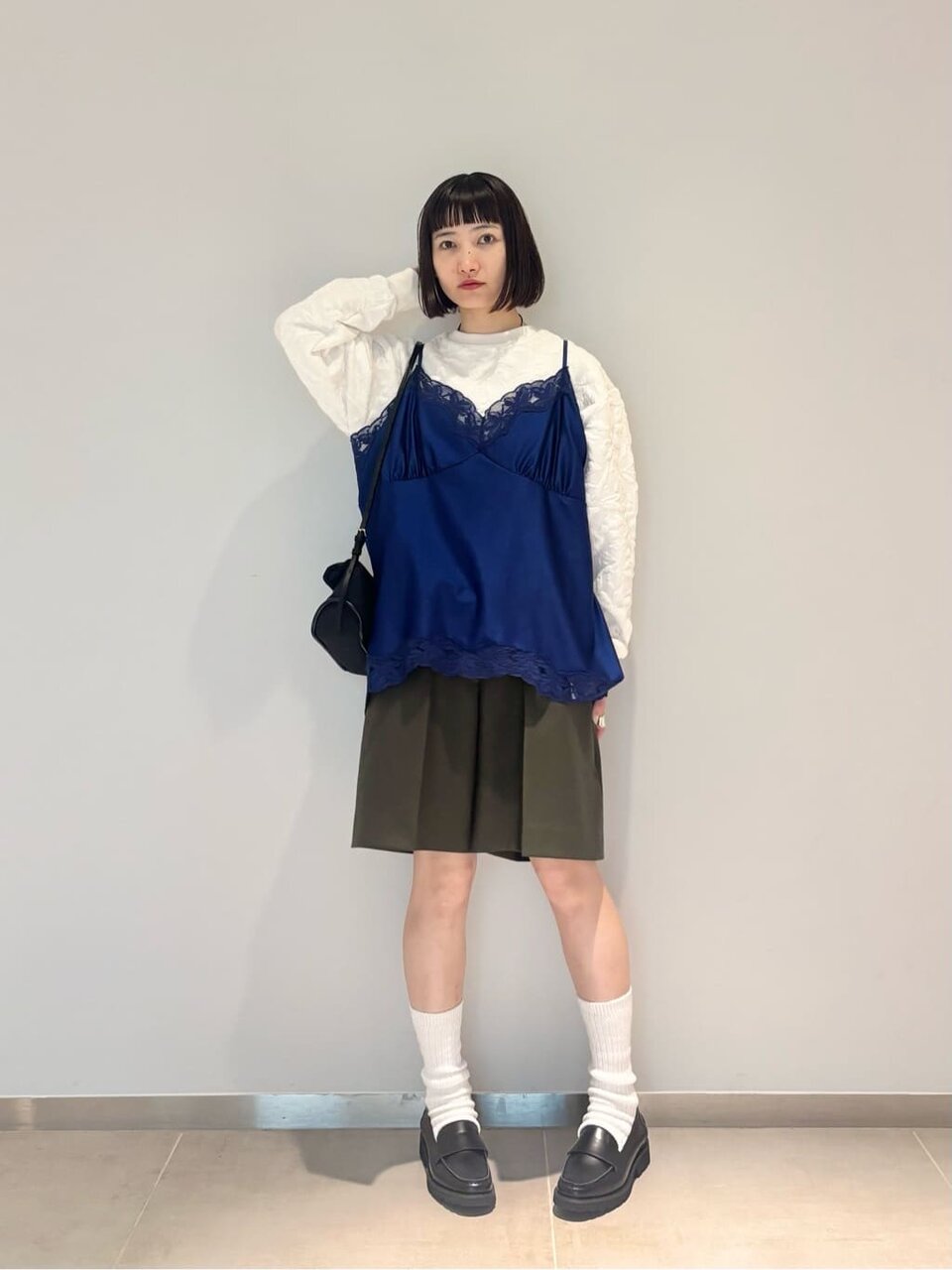 プルオーバーとショートパンツの30代春コーデ
